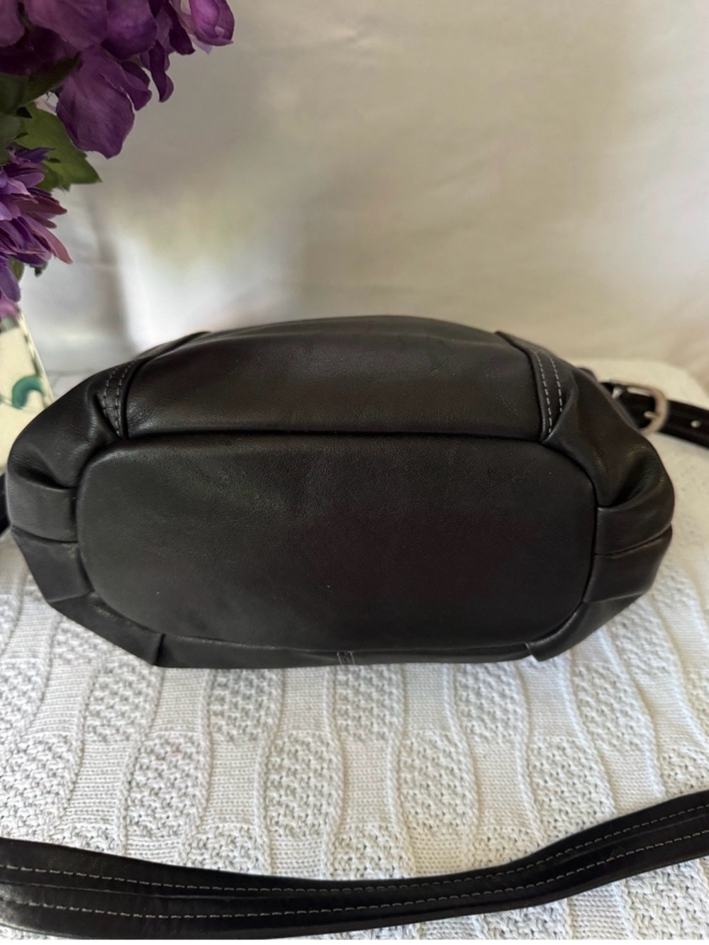 Tignanello EUC dual section leather crossbody - Picture 5 of 9